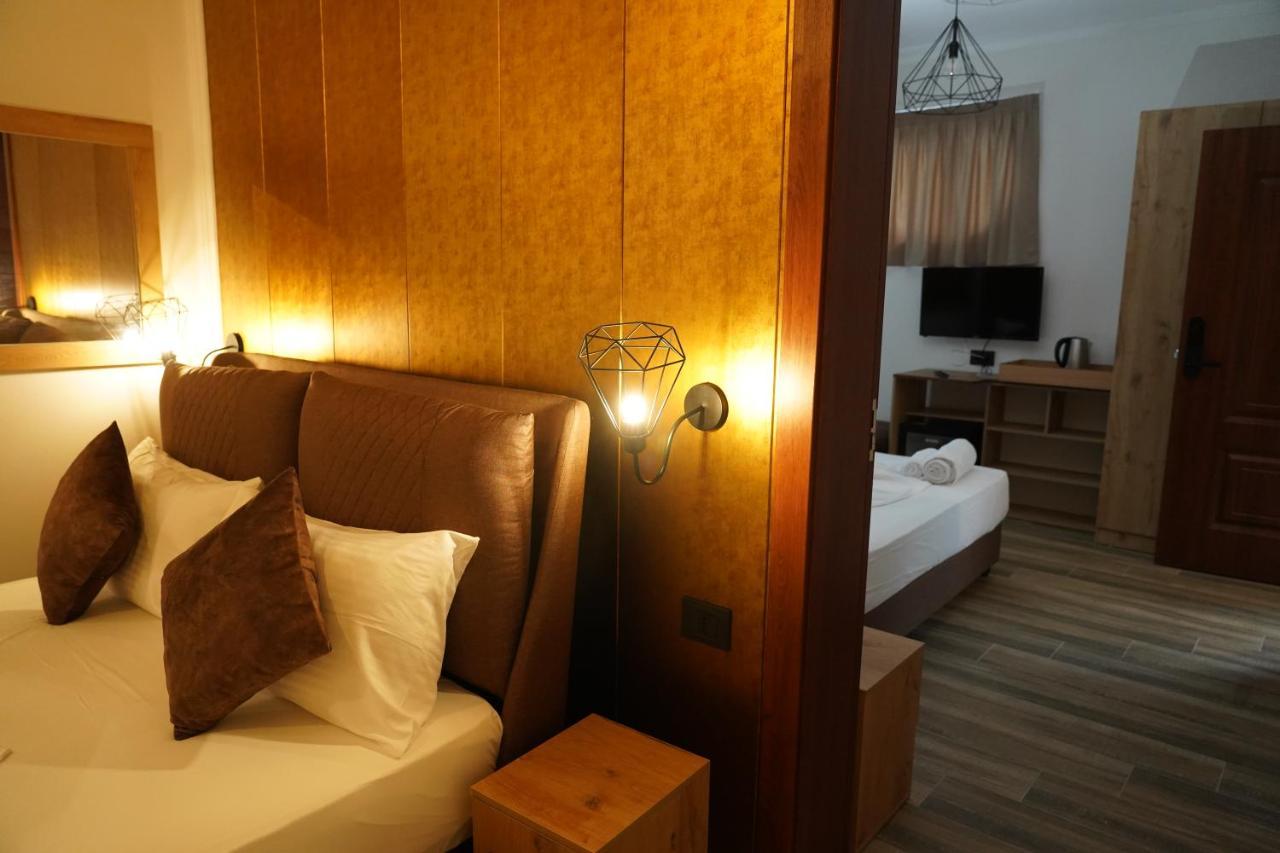Hotel Monaco & Garden โกเลม ภายนอก รูปภาพ