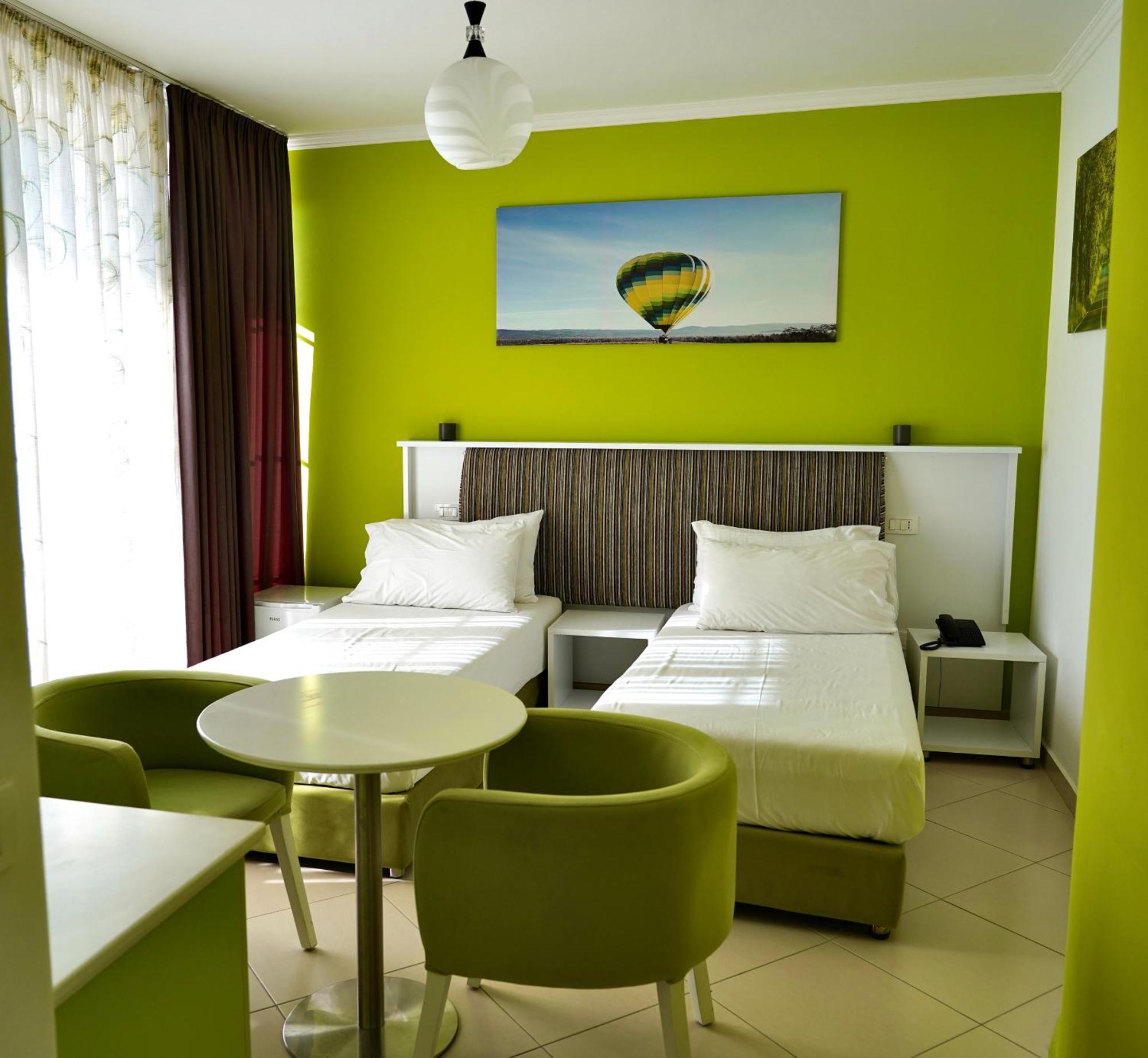 Hotel Monaco & Garden โกเลม ภายนอก รูปภาพ