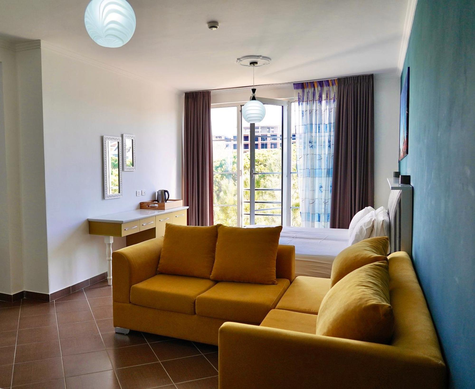 Hotel Monaco & Garden โกเลม ภายนอก รูปภาพ
